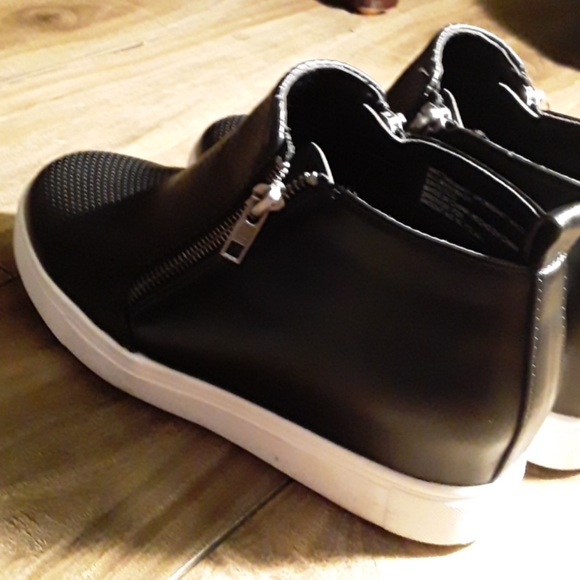 Shoes - Picture 5 of 5